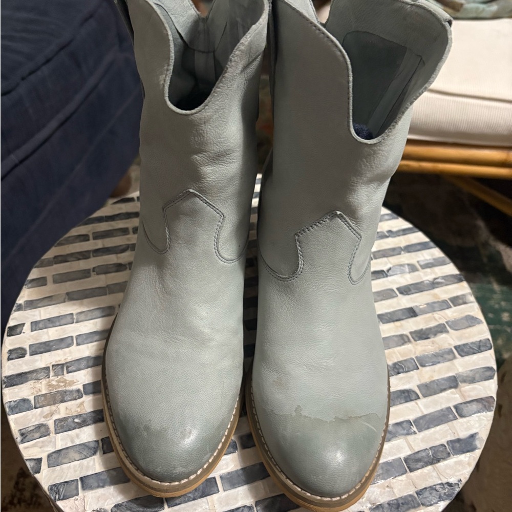 Crown vintage by Born‎ Robins egg blue boots size 8